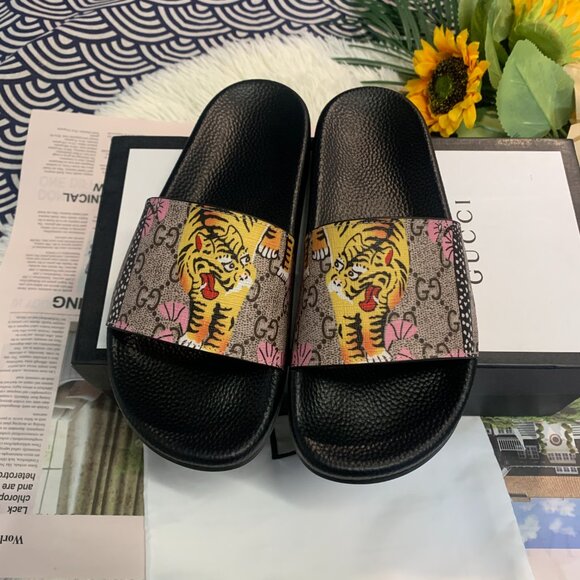 Gucci rubber slides with tiger detailing ! Just bought here last week too tight - Picture 1 of 5